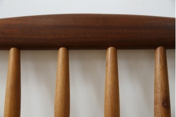 中古　希少!!　沖縄　流線木工　工房 島変木(とうへんぼく)　屋宜政廣(やぎまさひろ)作　赤木材使用　温かみ感じる丸みを帯びた小供用ベンチ　定価約7万円　(R-082485)