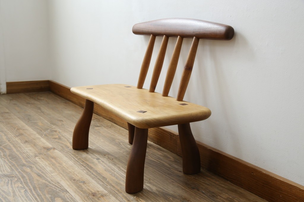 中古　希少!!　沖縄　流線木工　工房 島変木(とうへんぼく)　屋宜政廣(やぎまさひろ)作　赤木材使用　温かみ感じる丸みを帯びた小供用ベンチ　定価約7万円　(R-082485)
