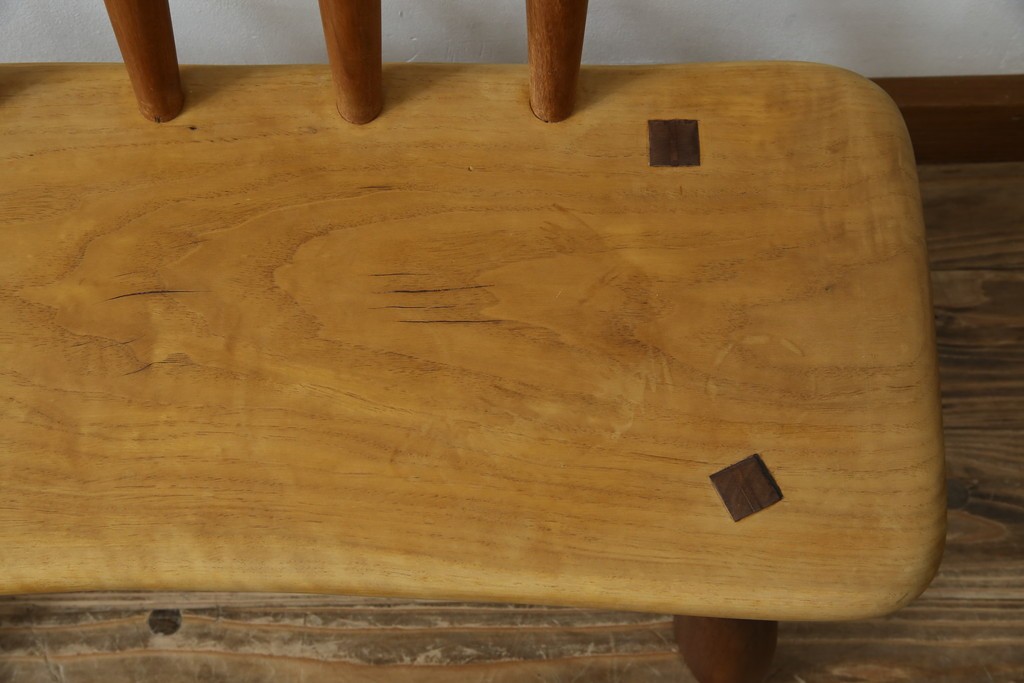 中古　希少!!　沖縄　流線木工　工房 島変木(とうへんぼく)　屋宜政廣(やぎまさひろ)作　赤木材使用　温かみ感じる丸みを帯びた小供用ベンチ　定価約7万円　(R-082485)