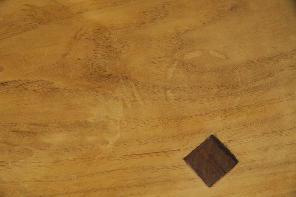 中古　希少!!　沖縄　流線木工　工房 島変木(とうへんぼく)　屋宜政廣(やぎまさひろ)作　赤木材使用　温かみ感じる丸みを帯びた小供用ベンチ　定価約7万円　(R-082485)