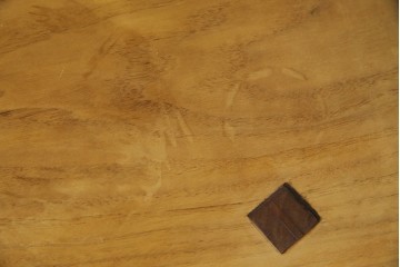 中古　希少!!　沖縄　流線木工　工房 島変木(とうへんぼく)　屋宜政廣(やぎまさひろ)作　赤木材使用　温かみ感じる丸みを帯びた小供用ベンチ　定価約7万円　(R-082485)