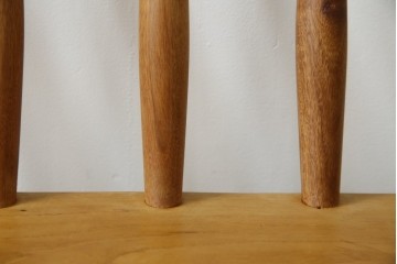 中古　希少!!　沖縄　流線木工　工房 島変木(とうへんぼく)　屋宜政廣(やぎまさひろ)作　赤木材使用　温かみ感じる丸みを帯びた小供用ベンチ　定価約7万円　(R-082485)