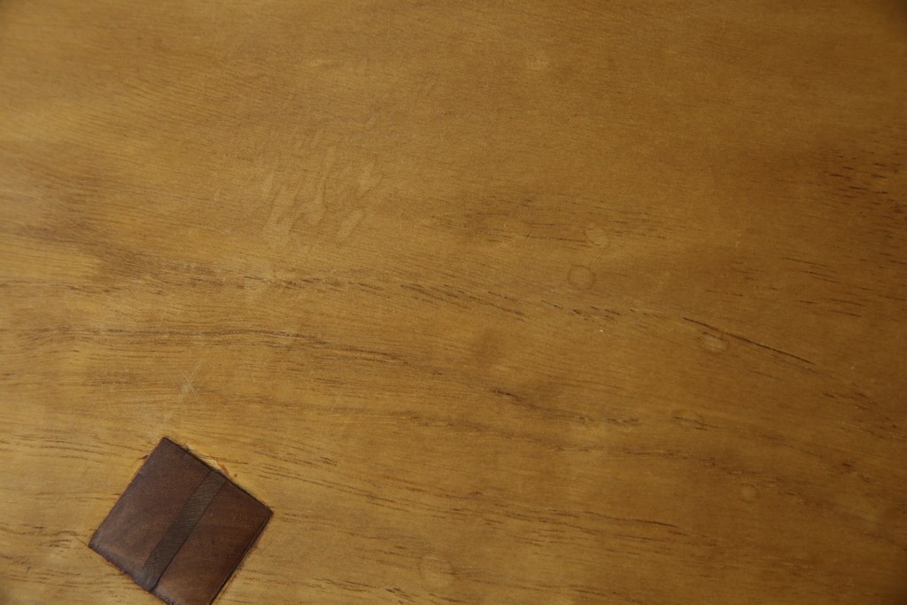 中古　希少!!　沖縄　流線木工　工房 島変木(とうへんぼく)　屋宜政廣(やぎまさひろ)作　赤木材使用　温かみ感じる丸みを帯びた小供用ベンチ　定価約7万円　(R-082485)