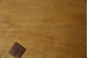 中古　希少!!　沖縄　流線木工　工房 島変木(とうへんぼく)　屋宜政廣(やぎまさひろ)作　赤木材使用　温かみ感じる丸みを帯びた小供用ベンチ　定価約7万円　(R-082485)