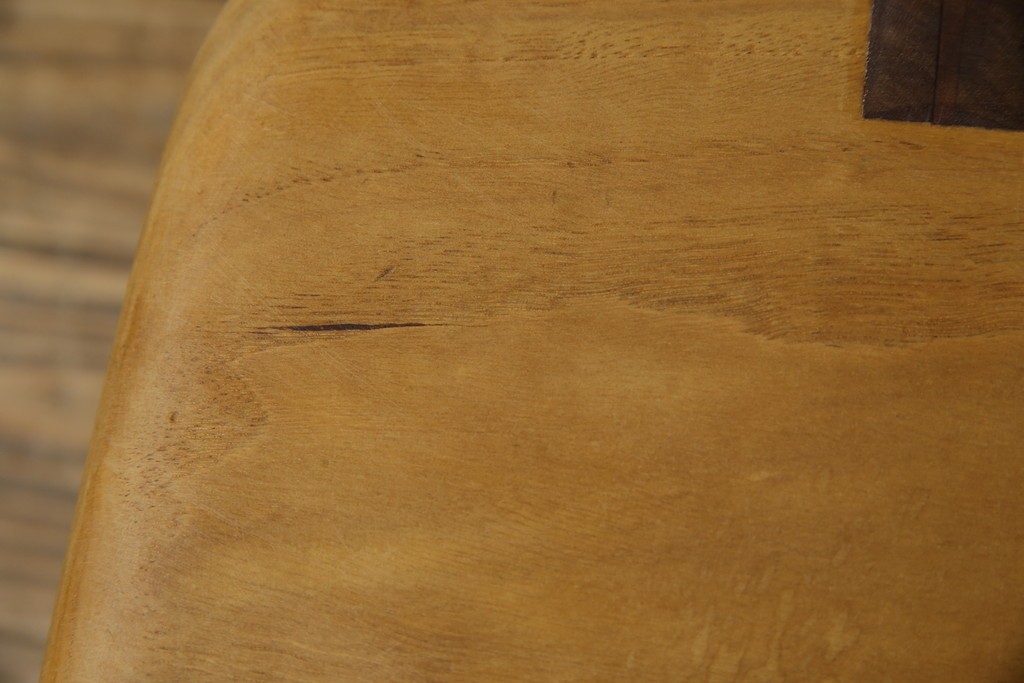 中古　希少!!　沖縄　流線木工　工房 島変木(とうへんぼく)　屋宜政廣(やぎまさひろ)作　赤木材使用　温かみ感じる丸みを帯びた小供用ベンチ　定価約7万円　(R-082485)