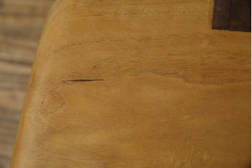 中古　希少!!　沖縄　流線木工　工房 島変木(とうへんぼく)　屋宜政廣(やぎまさひろ)作　赤木材使用　温かみ感じる丸みを帯びた小供用ベンチ　定価約7万円　(R-082485)