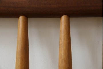 中古　希少!!　沖縄　流線木工　工房 島変木(とうへんぼく)　屋宜政廣(やぎまさひろ)作　赤木材使用　温かみ感じる丸みを帯びた小供用ベンチ　定価約7万円　(R-082485)