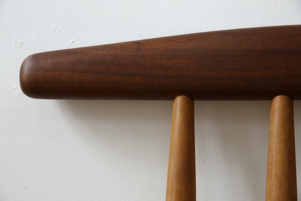 中古　希少!!　沖縄　流線木工　工房 島変木(とうへんぼく)　屋宜政廣(やぎまさひろ)作　赤木材使用　温かみ感じる丸みを帯びた小供用ベンチ　定価約7万円　(R-082485)