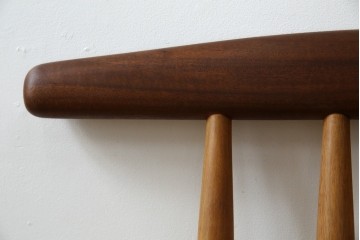 中古　希少!!　沖縄　流線木工　工房 島変木(とうへんぼく)　屋宜政廣(やぎまさひろ)作　赤木材使用　温かみ感じる丸みを帯びた小供用ベンチ　定価約7万円　(R-082485)