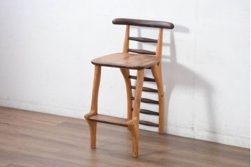 中古　工房 島変木(とうへんぼく)　温かみ感じる丸みを帯びたかわいらしいデザインのカウンターチェア(カウンターツール、ハイスツール、板座チェア、イス、椅子)(定価約30万円)(R-082486)