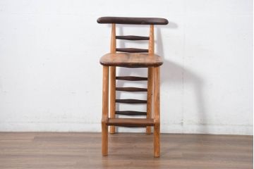 中古　工房 島変木(とうへんぼく)　温かみ感じる丸みを帯びたかわいらしいデザインのカウンターチェア(カウンターツール、ハイスツール、板座チェア、イス、椅子)(定価約30万円)(R-082486)