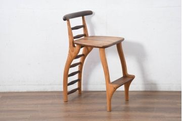 中古　工房 島変木(とうへんぼく)　温かみ感じる丸みを帯びたかわいらしいデザインのカウンターチェア(カウンターツール、ハイスツール、板座チェア、イス、椅子)(定価約30万円)(R-082486)