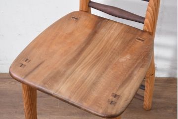 中古　工房 島変木(とうへんぼく)　温かみ感じる丸みを帯びたかわいらしいデザインのカウンターチェア(カウンターツール、ハイスツール、板座チェア、イス、椅子)(定価約30万円)(R-082486)