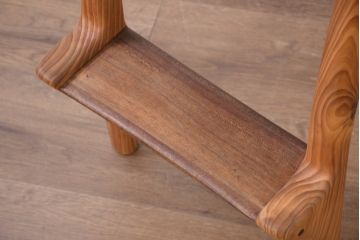 中古　工房 島変木(とうへんぼく)　温かみ感じる丸みを帯びたかわいらしいデザインのカウンターチェア(カウンターツール、ハイスツール、板座チェア、イス、椅子)(定価約30万円)(R-082486)