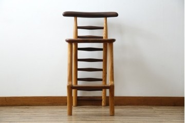 中古　工房 島変木(とうへんぼく)　温かみ感じる丸みを帯びたかわいらしいデザインのカウンターチェア(カウンターツール、ハイスツール、板座チェア、イス、椅子)(定価約30万円)(R-082486)