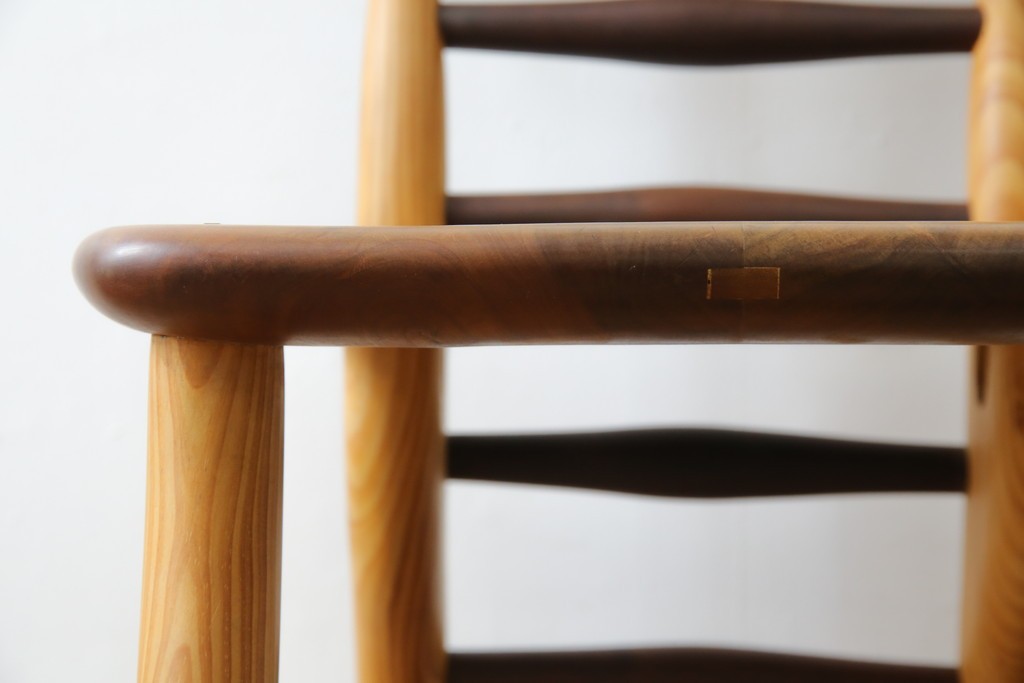 中古　工房 島変木(とうへんぼく)　温かみ感じる丸みを帯びたかわいらしいデザインのカウンターチェア(カウンターツール、ハイスツール、板座チェア、イス、椅子)(定価約30万円)(R-082486)