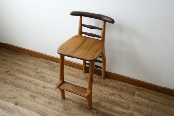 中古　工房 島変木(とうへんぼく)　温かみ感じる丸みを帯びたかわいらしいデザインのカウンターチェア(カウンターツール、ハイスツール、板座チェア、イス、椅子)(定価約30万円)(R-082486)