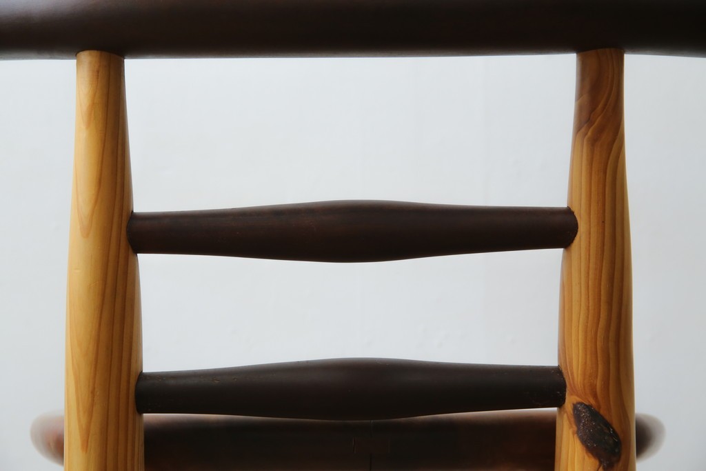 中古　工房 島変木(とうへんぼく)　温かみ感じる丸みを帯びたかわいらしいデザインのカウンターチェア(カウンターツール、ハイスツール、板座チェア、イス、椅子)(定価約30万円)(R-082486)