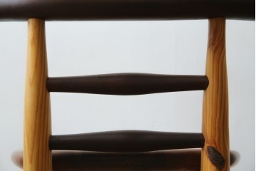 中古　工房 島変木(とうへんぼく)　温かみ感じる丸みを帯びたかわいらしいデザインのカウンターチェア(カウンターツール、ハイスツール、板座チェア、イス、椅子)(定価約30万円)(R-082486)