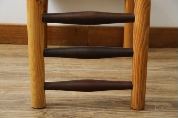 中古　工房 島変木(とうへんぼく)　温かみ感じる丸みを帯びたかわいらしいデザインのカウンターチェア(カウンターツール、ハイスツール、板座チェア、イス、椅子)(定価約30万円)(R-082486)