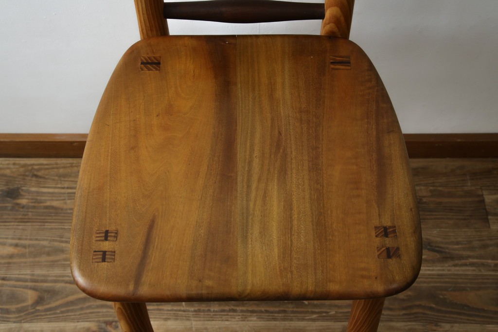 中古　工房 島変木(とうへんぼく)　温かみ感じる丸みを帯びたかわいらしいデザインのカウンターチェア(カウンターツール、ハイスツール、板座チェア、イス、椅子)(定価約30万円)(R-082486)