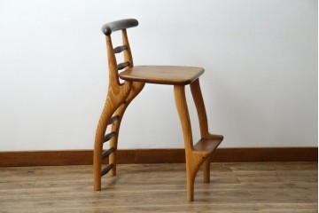 中古　工房 島変木(とうへんぼく)　温かみ感じる丸みを帯びたかわいらしいデザインのカウンターチェア(カウンターツール、ハイスツール、板座チェア、イス、椅子)(定価約30万円)(R-082486)