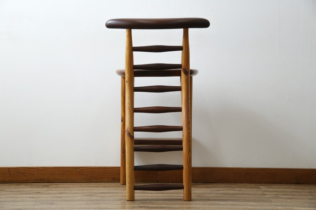 中古　工房 島変木(とうへんぼく)　温かみ感じる丸みを帯びたかわいらしいデザインのカウンターチェア(カウンターツール、ハイスツール、板座チェア、イス、椅子)(定価約30万円)(R-082486)