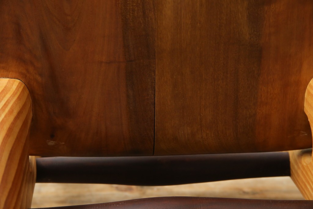 中古　工房 島変木(とうへんぼく)　温かみ感じる丸みを帯びたかわいらしいデザインのカウンターチェア(カウンターツール、ハイスツール、板座チェア、イス、椅子)(定価約30万円)(R-082486)