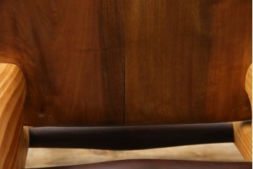 中古　工房 島変木(とうへんぼく)　温かみ感じる丸みを帯びたかわいらしいデザインのカウンターチェア(カウンターツール、ハイスツール、板座チェア、イス、椅子)(定価約30万円)(R-082486)