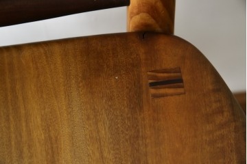 中古　工房 島変木(とうへんぼく)　温かみ感じる丸みを帯びたかわいらしいデザインのカウンターチェア(カウンターツール、ハイスツール、板座チェア、イス、椅子)(定価約30万円)(R-082486)