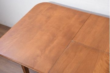 中古　横浜クラシック家具　ダニエル(Daniel)　木の温もりを感じられる伸張式ダイニングテーブル(エクステンションテーブル、4人掛け、6人掛け)(R-082487)