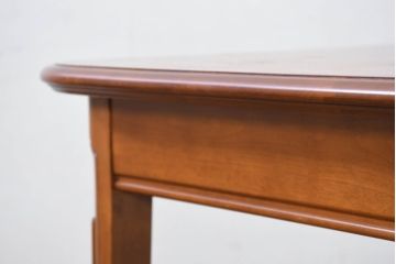 中古　横浜クラシック家具　ダニエル(Daniel)　木の温もりを感じられる伸張式ダイニングテーブル(エクステンションテーブル、4人掛け、6人掛け)(R-082487)