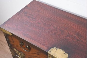 中古　美品!!　アジア民芸家具　アンティーク調　豪華な真鍮金具が目を引くバンダチ(バンダジ、半閉櫃、李朝家具、李朝タンス、収納箪笥)(R-082489)