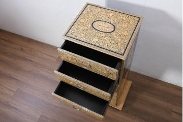 中古　超美品!!　もはや美術品!!　最高級　統一工芸研究院 吉正本　美しい螺鈿(ラデン)細工が目を引く存在感抜群の縦型チェスト(サイドチェスト、引き出し)(定価推定約150万円以上)(R-082490)