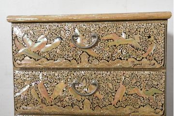 中古　超美品!!　もはや美術品!!　最高級　統一工芸研究院 吉正本　美しい螺鈿(ラデン)細工が目を引く存在感抜群の縦型チェスト(サイドチェスト、引き出し)(定価推定約150万円以上)(R-082490)