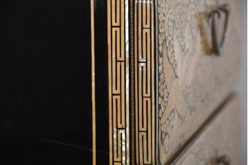 中古　超美品!!　もはや美術品!!　最高級　統一工芸研究院 吉正本　美しい螺鈿(ラデン)細工が目を引く存在感抜群の縦型チェスト(サイドチェスト、引き出し)(定価推定約150万円以上)(R-082490)