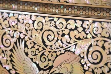 中古　超美品!!　もはや美術品!!　最高級　統一工芸研究院 吉正本　美しい螺鈿(ラデン)細工が目を引く存在感抜群の縦型チェスト(サイドチェスト、引き出し)(定価推定約150万円以上)(R-082490)