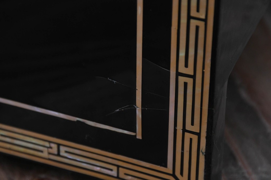 中古　美品　もはや美術品!!　最高級　統一工芸研究院 吉正本　美しい螺鈿(ラデン)細工が目を引く存在感抜群の縦型チェスト　定価推定約150万円以上　(R-082490)