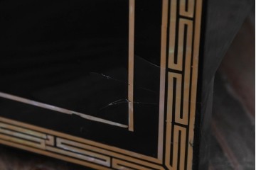 中古　美品　もはや美術品!!　最高級　統一工芸研究院 吉正本　美しい螺鈿(ラデン)細工が目を引く存在感抜群の縦型チェスト　定価推定約150万円以上　(R-082490)