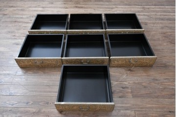 中古　美品　もはや美術品!!　最高級　統一工芸研究院 吉正本　美しい螺鈿(ラデン)細工が目を引く存在感抜群の縦型チェスト　定価推定約150万円以上　(R-082490)