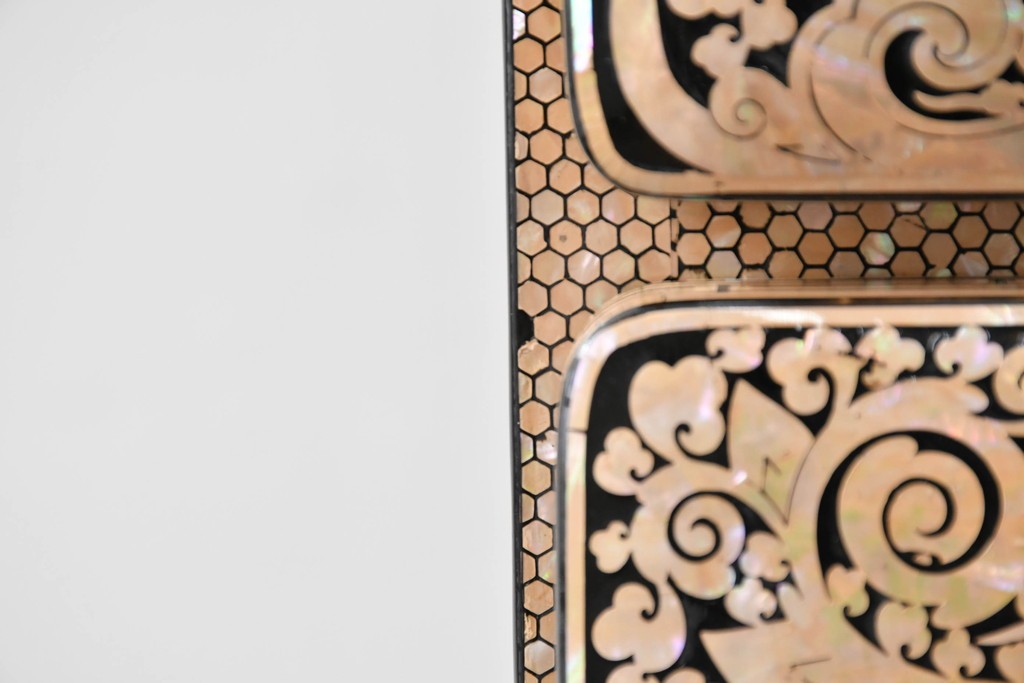 中古　美品　もはや美術品!!　最高級　統一工芸研究院 吉正本　美しい螺鈿(ラデン)細工が目を引く存在感抜群の縦型チェスト　定価推定約150万円以上　(R-082490)