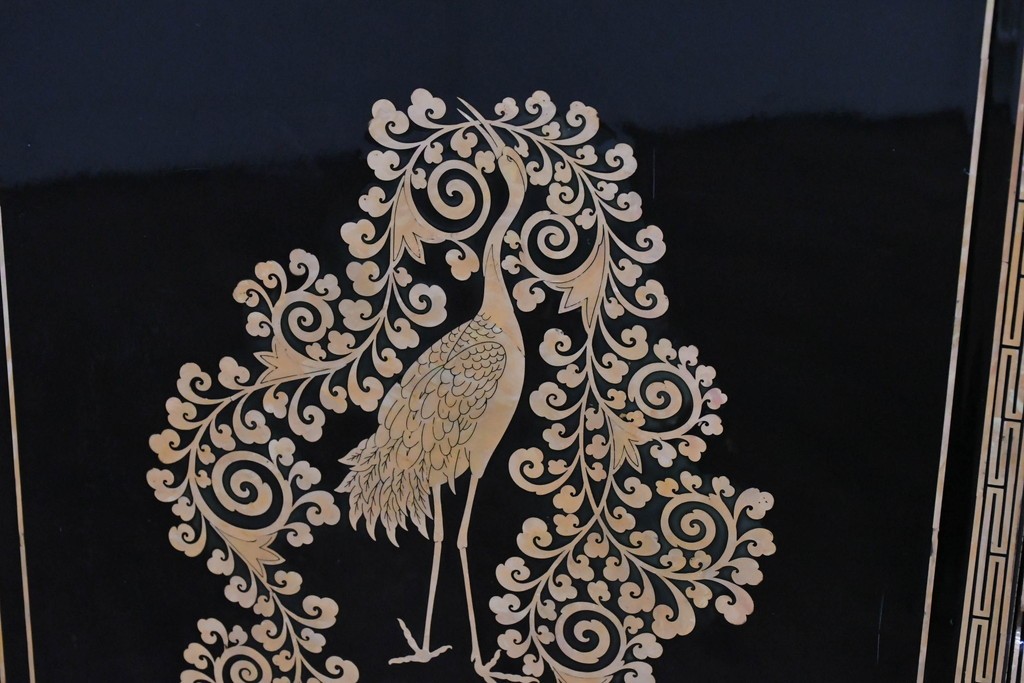 中古　美品　もはや美術品!!　最高級　統一工芸研究院 吉正本　美しい螺鈿(ラデン)細工が目を引く存在感抜群の縦型チェスト　定価推定約150万円以上　(R-082490)