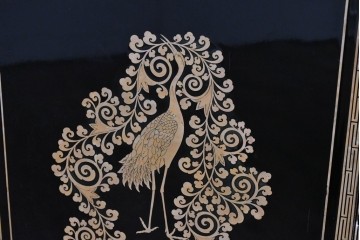 中古　美品　もはや美術品!!　最高級　統一工芸研究院 吉正本　美しい螺鈿(ラデン)細工が目を引く存在感抜群の縦型チェスト　定価推定約150万円以上　(R-082490)