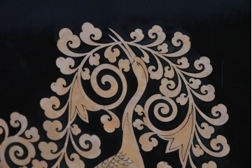 中古　美品　もはや美術品!!　最高級　統一工芸研究院 吉正本　美しい螺鈿(ラデン)細工が目を引く存在感抜群の縦型チェスト　定価推定約150万円以上　(R-082490)