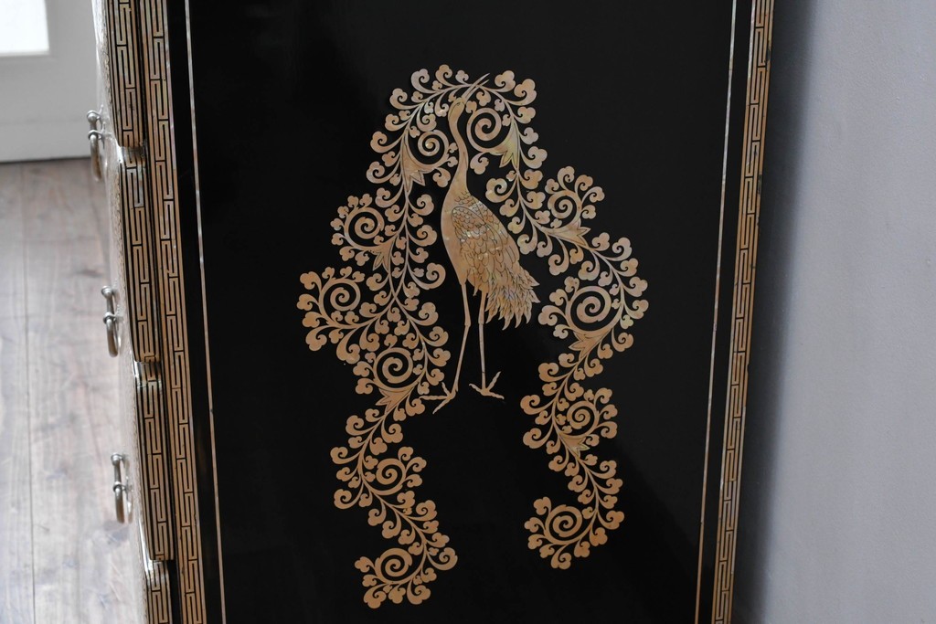 中古　美品　もはや美術品!!　最高級　統一工芸研究院 吉正本　美しい螺鈿(ラデン)細工が目を引く存在感抜群の縦型チェスト　定価推定約150万円以上　(R-082490)