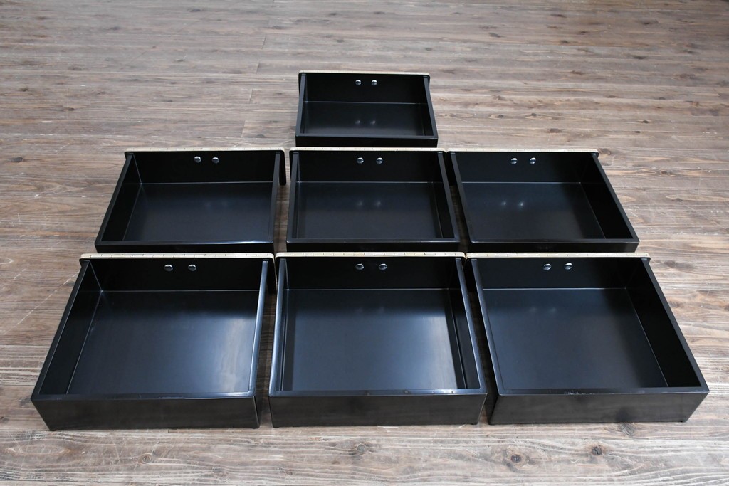 中古　美品　もはや美術品!!　最高級　統一工芸研究院 吉正本　美しい螺鈿(ラデン)細工が目を引く存在感抜群の縦型チェスト　定価推定約150万円以上　(R-082490)