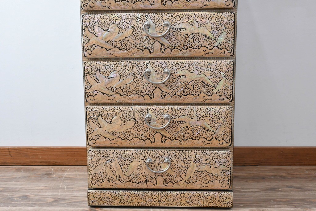 中古　美品　もはや美術品!!　最高級　統一工芸研究院 吉正本　美しい螺鈿(ラデン)細工が目を引く存在感抜群の縦型チェスト　定価推定約150万円以上　(R-082490)