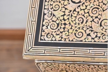 中古　美品　もはや美術品!!　最高級　統一工芸研究院 吉正本　美しい螺鈿(ラデン)細工が目を引く存在感抜群の縦型チェスト　定価推定約150万円以上　(R-082490)