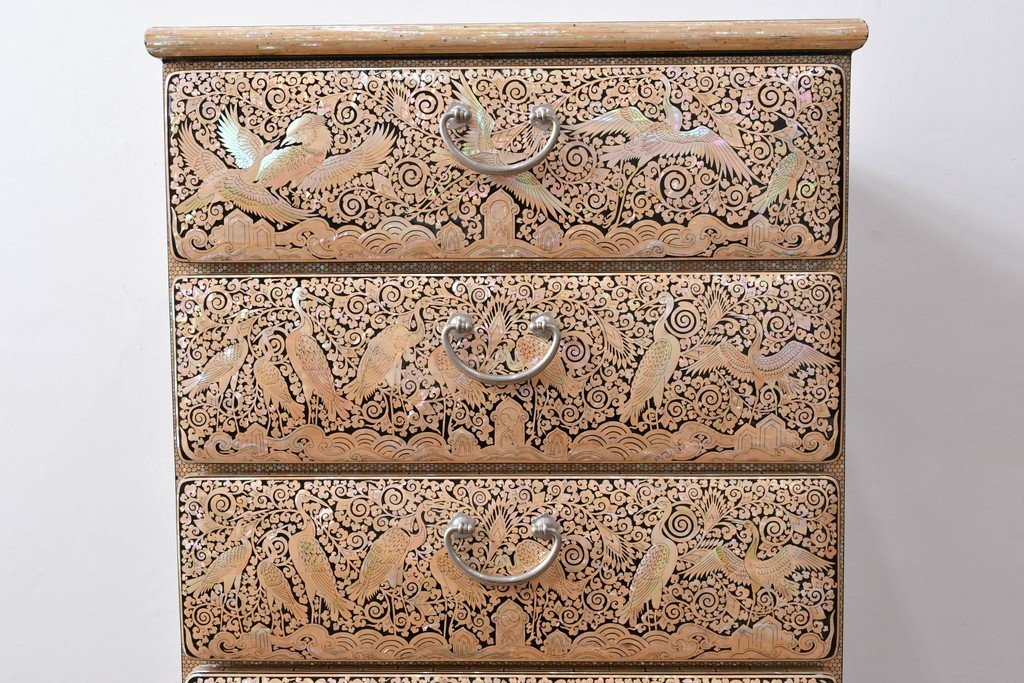 中古　美品　もはや美術品!!　最高級　統一工芸研究院 吉正本　美しい螺鈿(ラデン)細工が目を引く存在感抜群の縦型チェスト　定価推定約150万円以上　(R-082490)