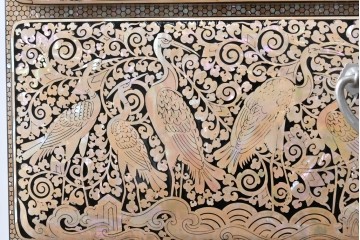 中古　美品　もはや美術品!!　最高級　統一工芸研究院 吉正本　美しい螺鈿(ラデン)細工が目を引く存在感抜群の縦型チェスト　定価推定約150万円以上　(R-082490)